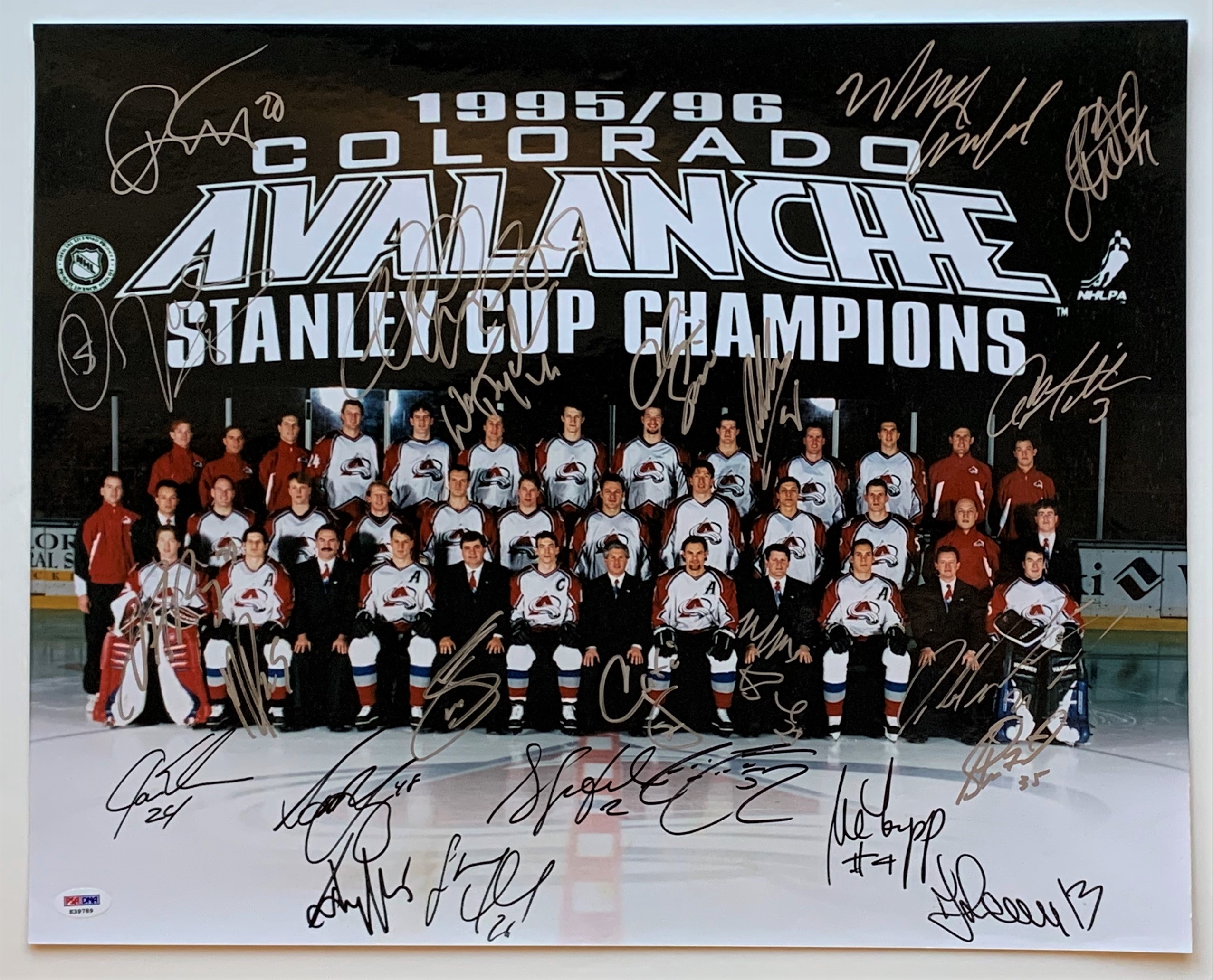 JOE SAKIC Signed Colorado Avalanche 8x10 Photo W/Stanley Cup