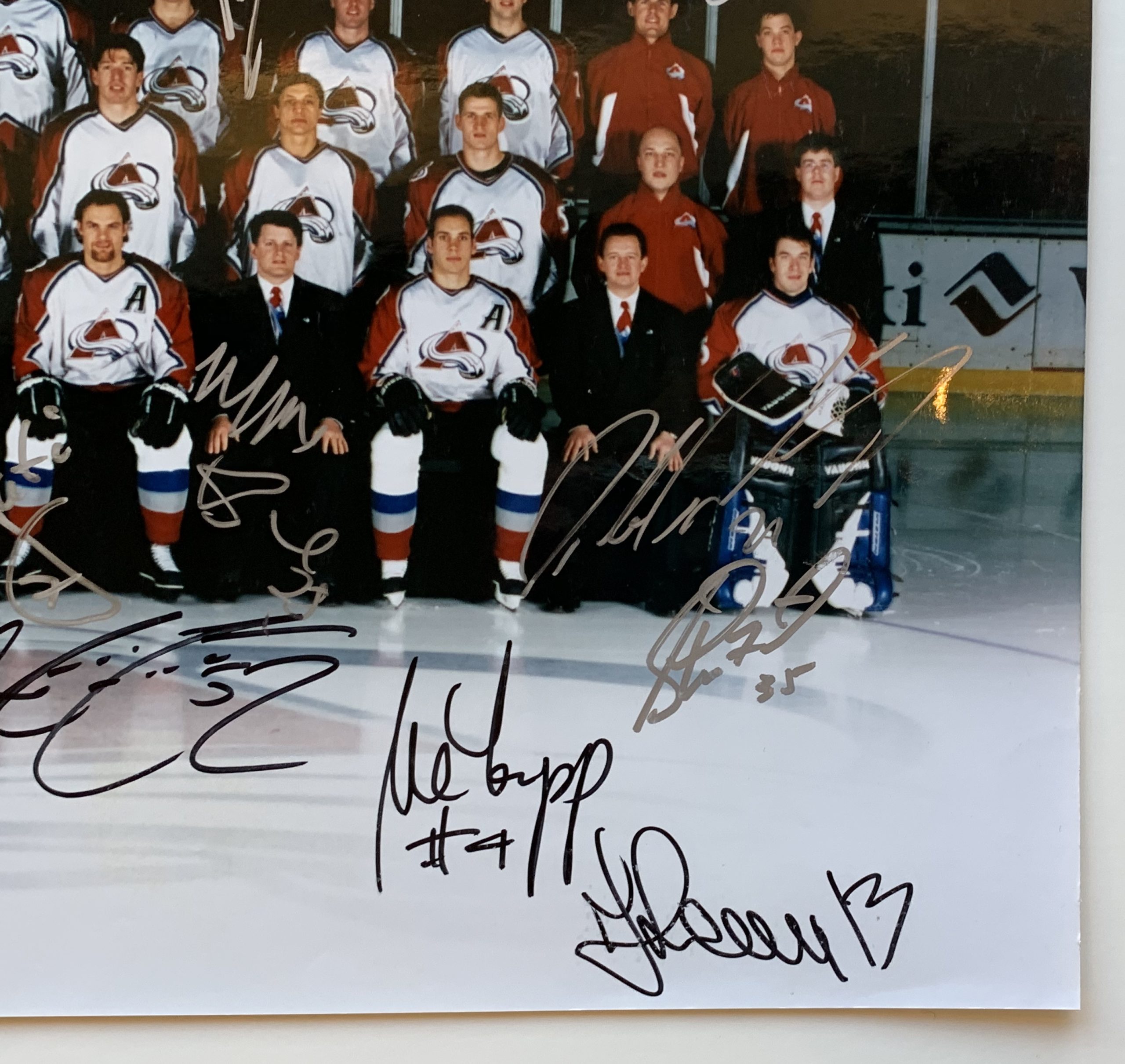Sandis Ozolinsh autographed Hockey Card (Colorado Avalanche