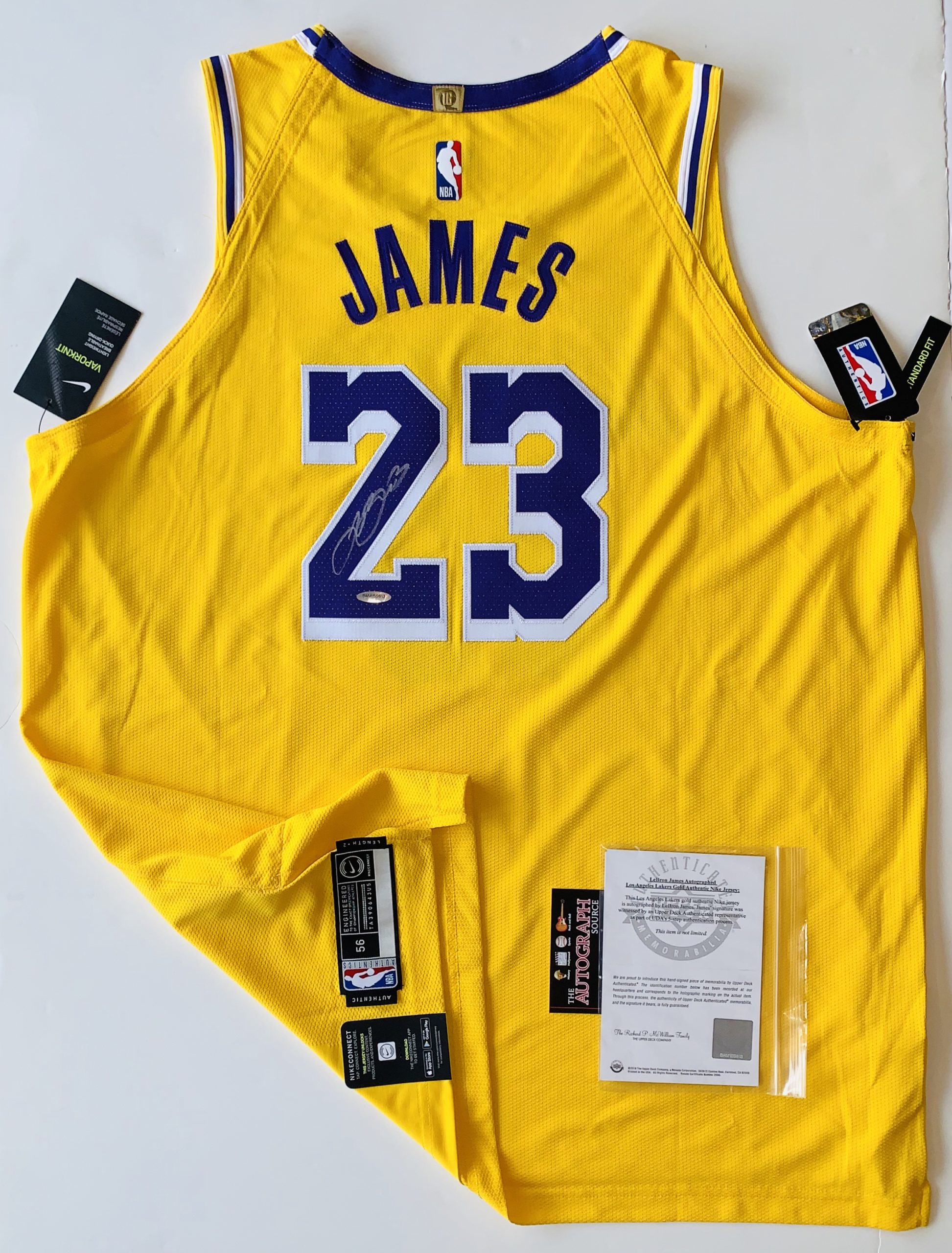 College Raadplegen Dader LeBron James Autographed Los Angeles Lakers Jersey - Gold - The Autograph  Source