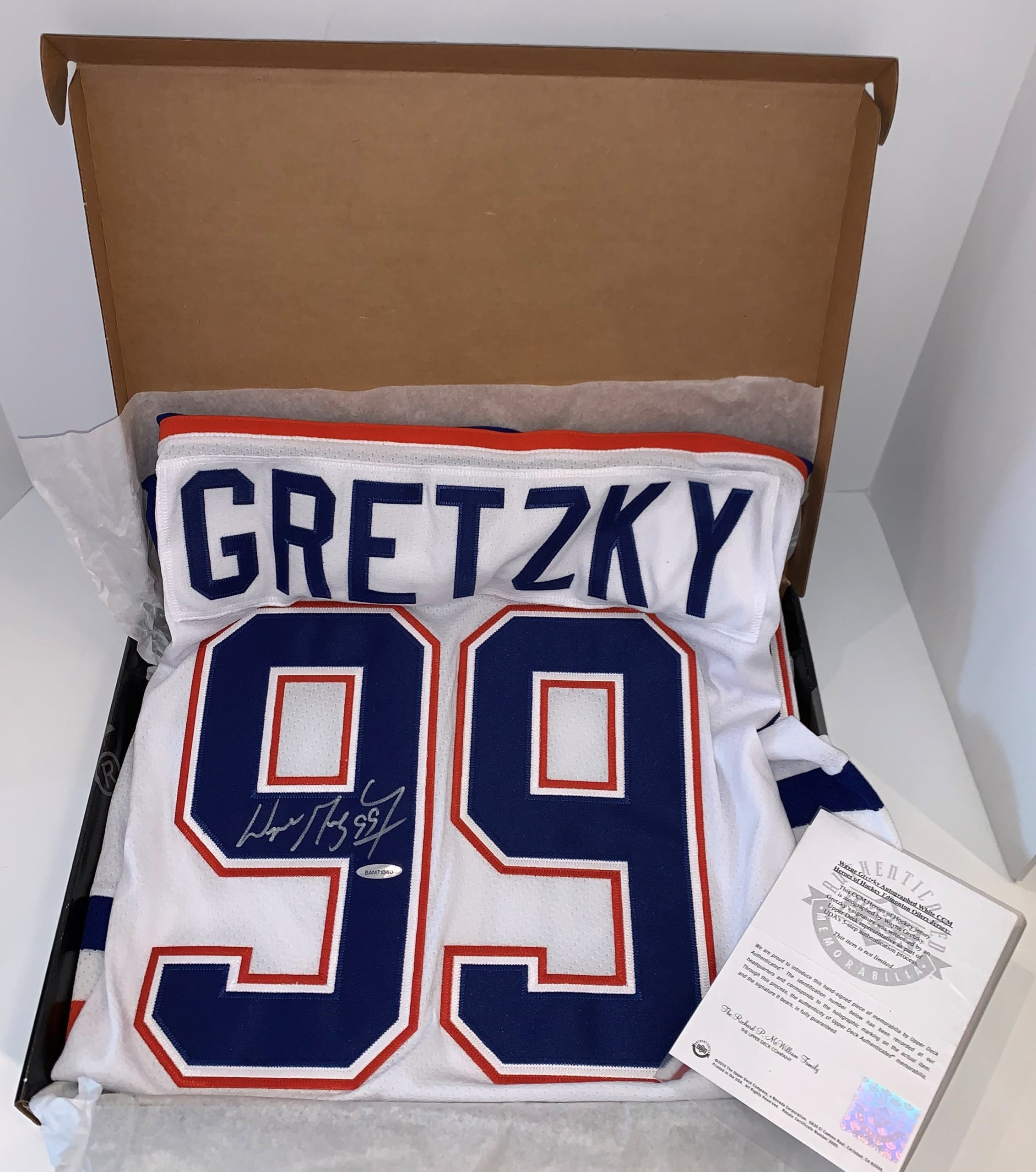 Upper Deck Wayne Gretzky Edmonton Oilers Autographed White CCM Heroes of  Hockey Jersey