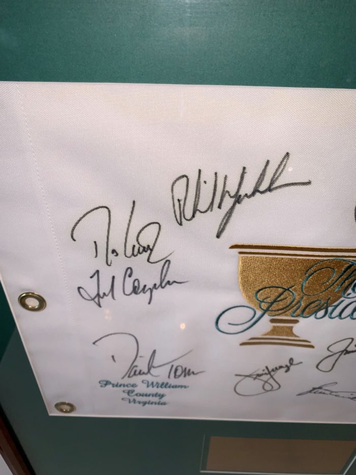 2005 THE PRESIDENTS CUP - PAIR OF AUTOGRAPHED PIN FLAGS (Woods, Nicklaus, Mickelson, etc) - Image 6