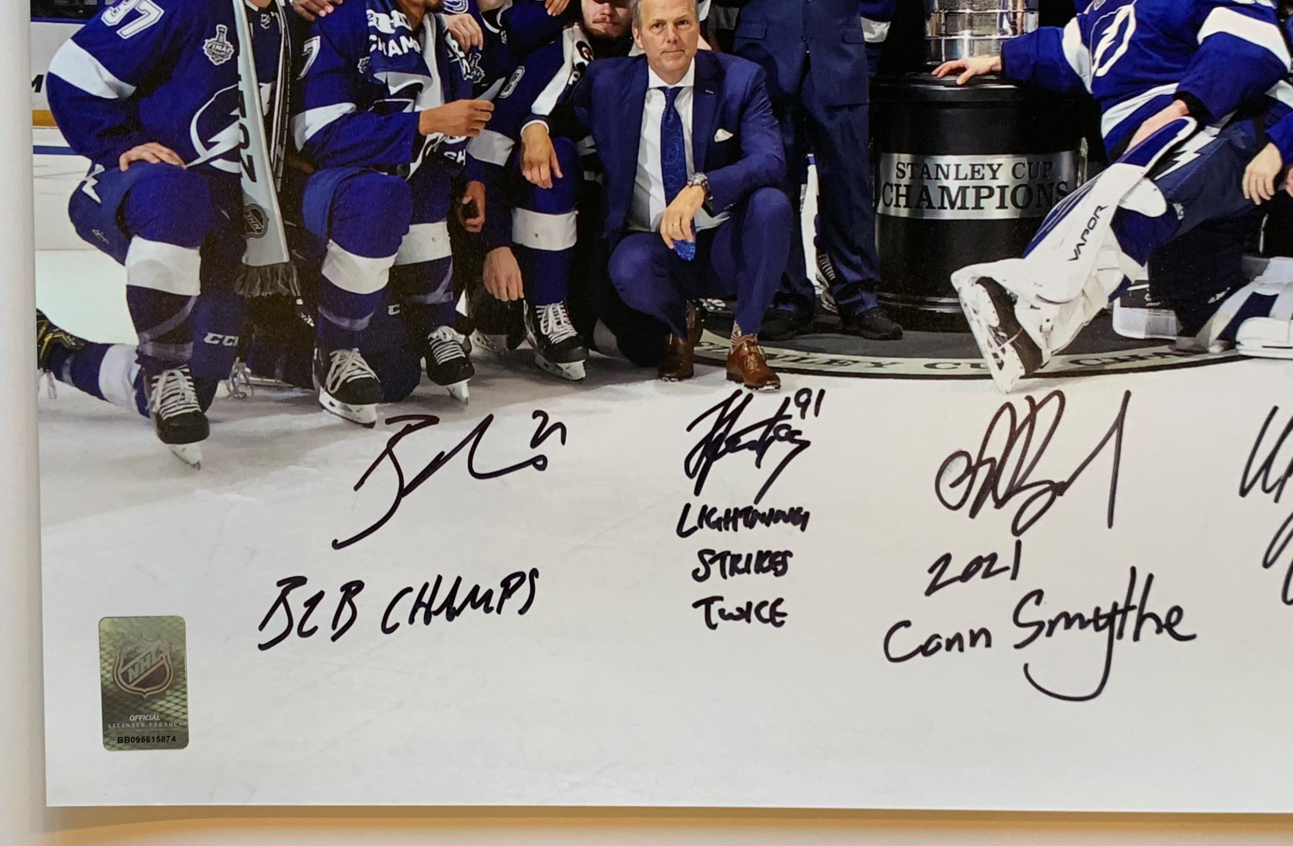 The Tampa Bay Lightning stanley cup champions 2021 signatures